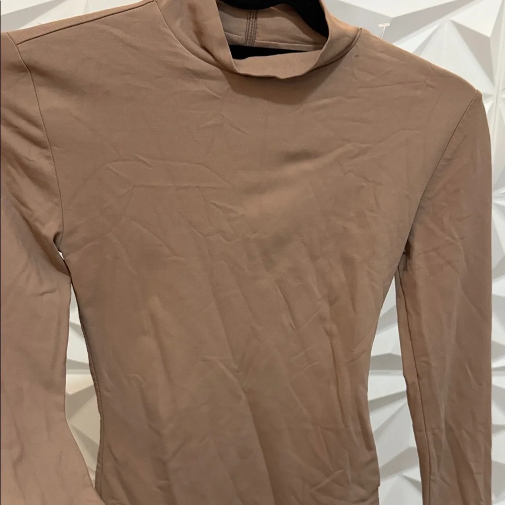 Babaton Taupe Long Sleeve Bodysuit - Picture 3 of 4